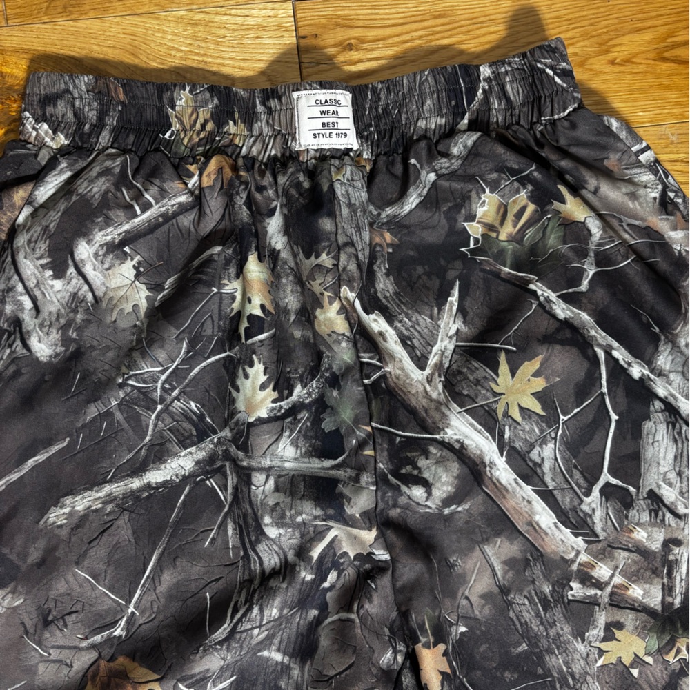 Women’s Wide Leg Camouflage Patterned Pants - Picture 3 of 5